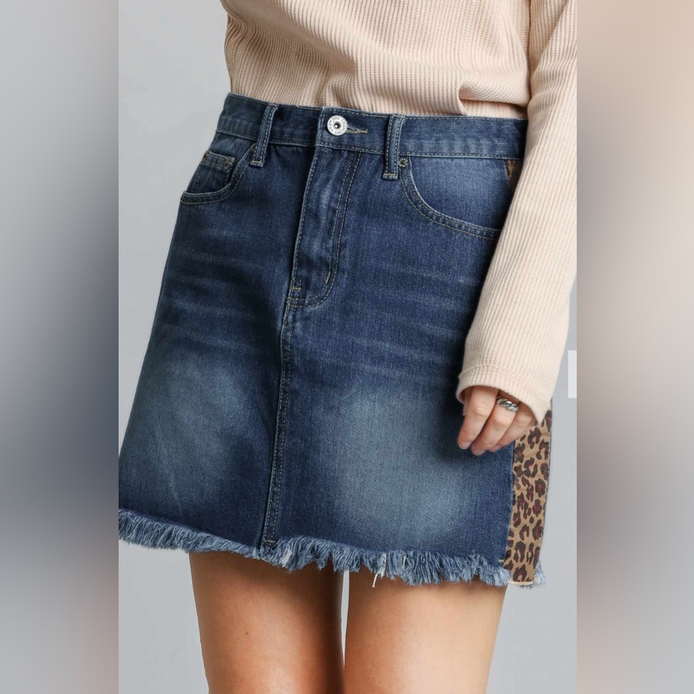 Umgee NWT Animal Print 5 Pockets Zip Up Non-Stretch Denim Skirt